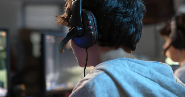 Young Gamers Wearing Headsets Playing Online Multiplayer Video Games Home — Stockfoto