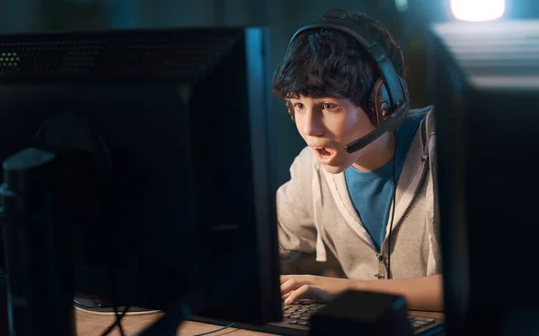 Young Gamer Connecting Online Playing Online Video Games Surprised Staring — 스톡 사진