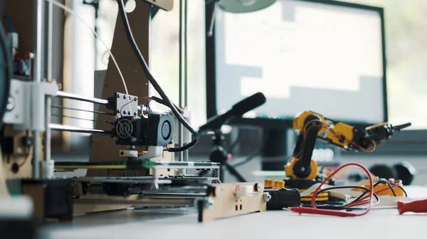 Printer Tools Laboratory Desk Additive Manufacturing Prototyping Engineering Concept — Fotografia de Stock