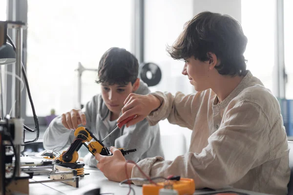 Young Students Using Printer Lab School One Using Screwdriver — Foto Stock