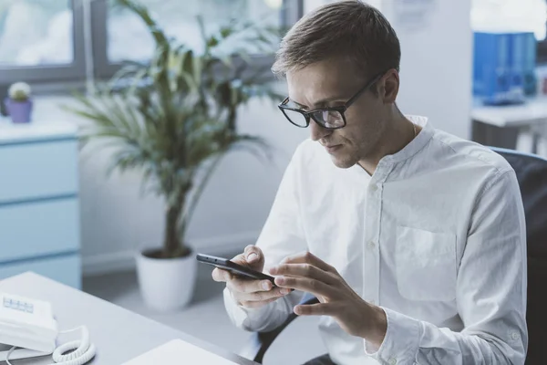 Businessman Sitting Desk Office Using His Smartphone — Foto de Stock