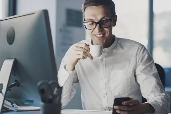 Smiling Corporate Businessman Sitting Desk Connecting His Smartphone — Foto de Stock