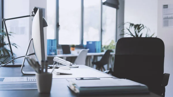 Professional Corporate Office Interior Desk Foreground — Zdjęcie stockowe