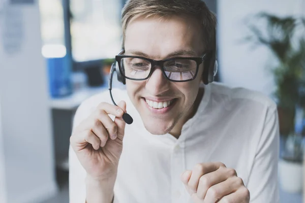 Smiling Businessman Wearing Headset Having Business Call His Office — Zdjęcie stockowe