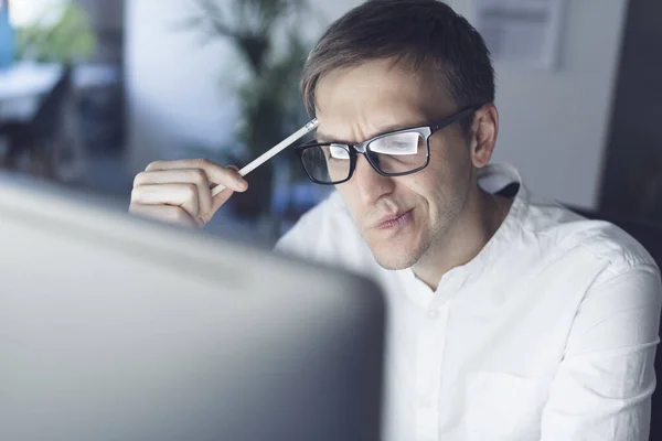 Professional Businessman Sitting Desk Working His Computer Looking Screen Thinking — Zdjęcie stockowe