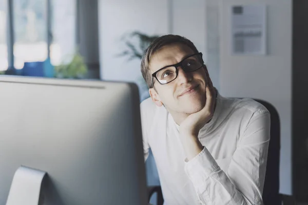 Distracted Office Worker Sitting Desk Looking Away Happy Smiling — Foto Stock