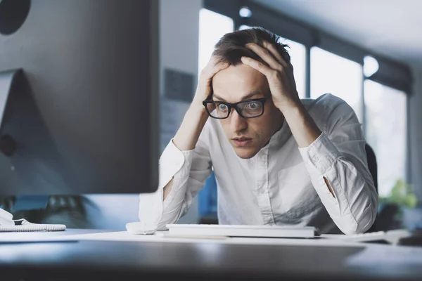 Insane Stressed Office Worker Having Nervous Breakdown Sitting Desk Head — стоковое фото