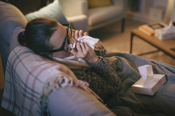 Sick Woman Cold Flu Resting Home Couch She Blowing Her — Fotografia de Stock