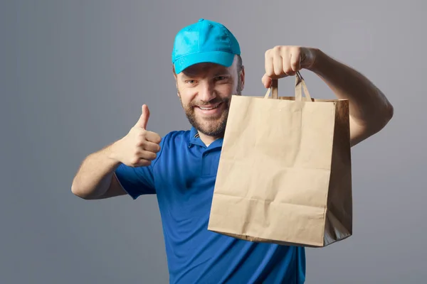 Smiling Delivery Guy Holding Bag Fast Food Giving Thumbs — Zdjęcie stockowe