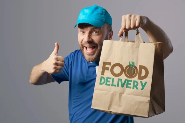 Smiling Delivery Guy Holding Bag Fast Food Giving Thumbs — 图库照片