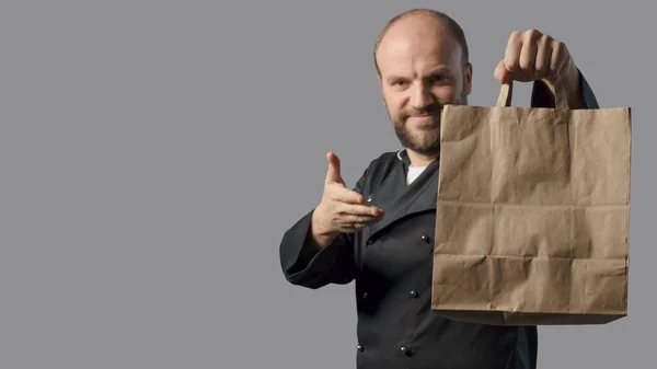 Smiling Chef Showing Bag Ready Meal Take Away Food Concept — Stockfoto