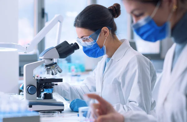 Young Researcher Looking Samples Microscope She Wearing Face Mask Protective — Stockfoto