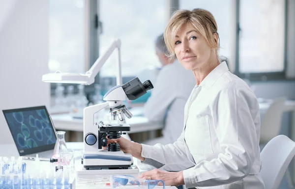 Smiling Researcher Working Lab She Sitting Desk Using Microscope — Foto Stock