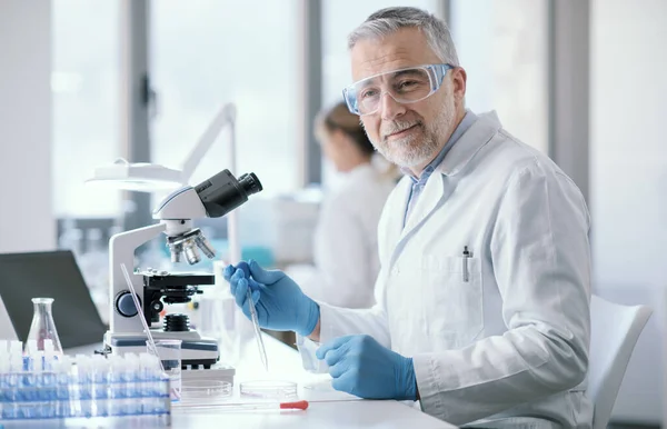 Professional Scientist Working Laboratory Medical Research Concept — Stockfoto