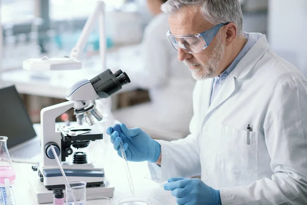 Professional Scientist Working Laboratory Medical Research Concept — Fotografia de Stock