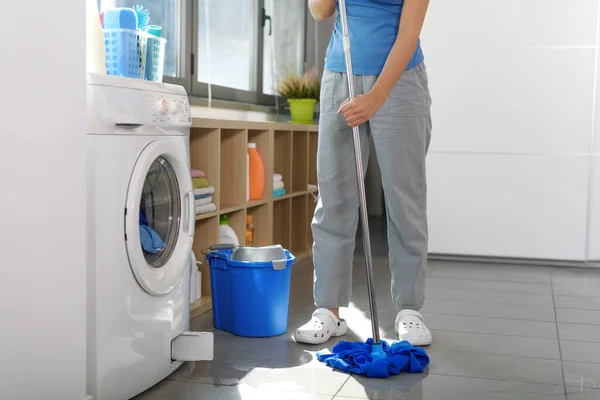 Washing Machine Leaking Woman Mopping She Wiping Water Floor — ストック写真