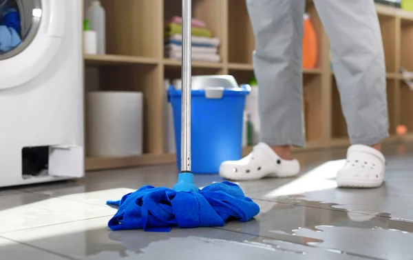 Washing Machine Leaking Woman Mopping She Wiping Water Floor — 스톡 사진