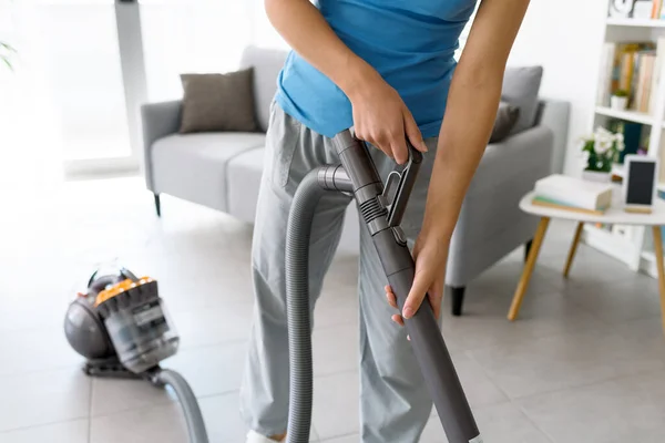 Young Woman Cleaning Her Home She Vacuuming Floor — Foto de Stock