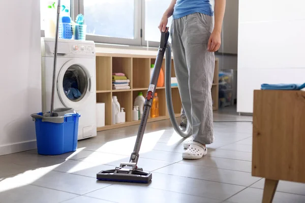 Young Woman Cleaning Her Home She Vacuuming Floor — ストック写真