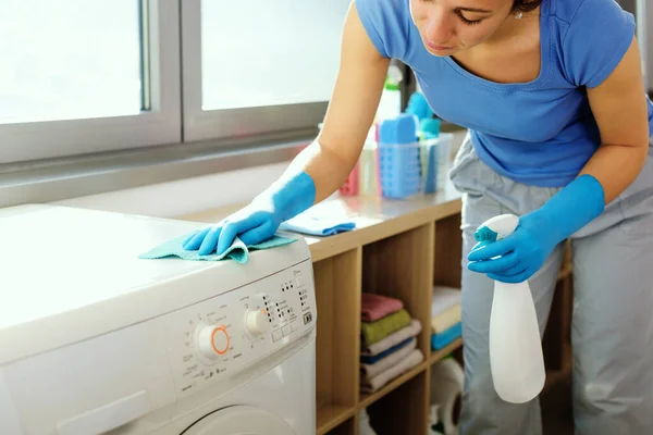 Woman Holding Detergent Cleaning Washing Machine Appliance Hygiene Concept — Foto Stock