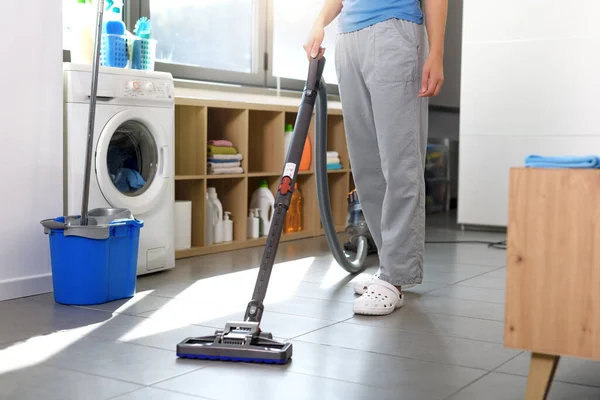Young Woman Cleaning Her Home She Vacuuming Floor — Stok fotoğraf