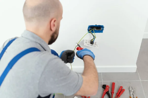 Professional Electrician Working Electrical System Home Improvement Repair Concept — Photo