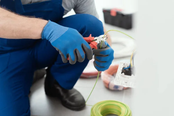 Professional Electrician Working Electrical System Home Improvement Repair Concept — Stock Photo, Image