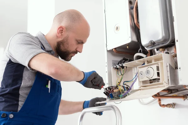 Professional Qualified Engineer Servicing Natural Gas Boiler Home — Stock Photo, Image