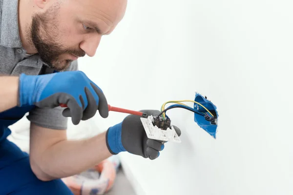 Professional Electrician Working Home Electrical System Installing Wall Socket — Stock Photo, Image