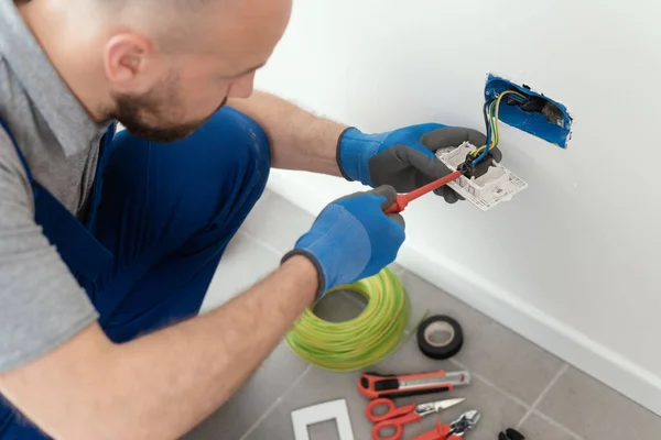 Professional Electrician Working Home Electrical System Installing Wall Socket — 스톡 사진