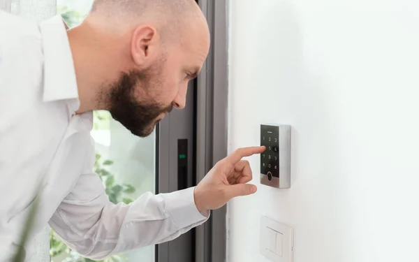Man Setting Alarm Code Home Security Alarm System Concept — Stock fotografie