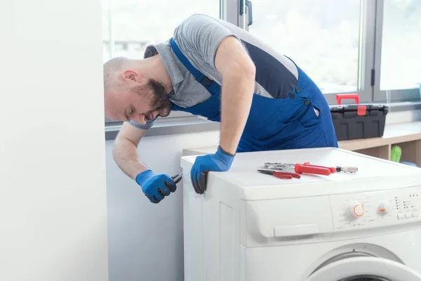 Professional Repairman Fixing Broken Washing Machine Home Repair Concept — 스톡 사진