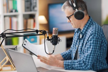 Professional speaker checking the podcast schedule during the live stream