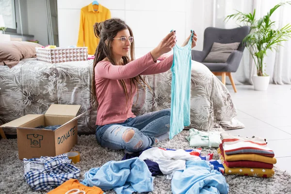 Young Happy Woman Folding Her Old Clothes Putting Them Donate — Stock Photo, Image