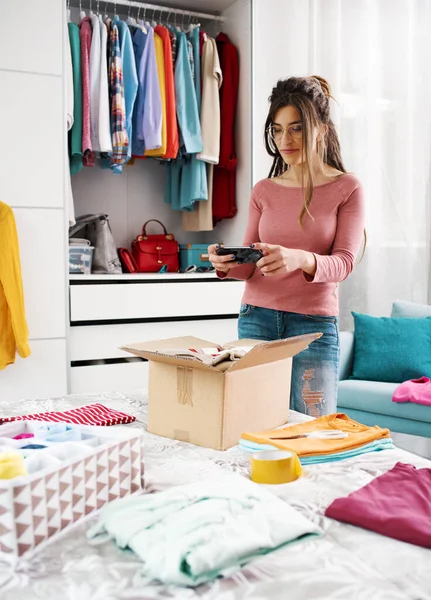 Young Woman Taking Pictures Her Clothes Delivery Box Using Smartphone — Stockfoto