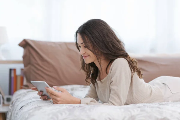 Happy Young Woman Relaxing Home Connecting Online Her Digital Tablet — Stockfoto