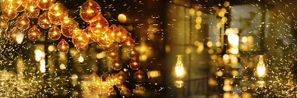 ランプライトとぼかしボケとパーティーのための火花暗い街の夜のヴィンテージパブ抽象的なバナーの背景 — ストック写真