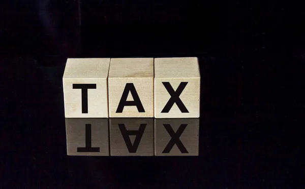Ξύλινα Μπλοκ Φορολογικό Κείμενο Για Ξύλινα Μπλοκ Επιχειρηματική Έννοια — Φωτογραφία Αρχείου