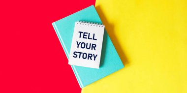 Not defterindeki, kırmızı ve sarı arkaplandaki hikayeni anlat.