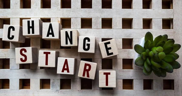 Förändring Start Text Träklossar Och Vintage Bord Med Kaktus — Stockfoto