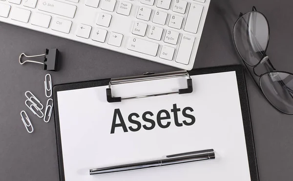 Kantoorpapier Vel Met Tekst Assets Toetsenbord Ondernemingen — Stockfoto