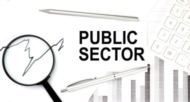Kalem, grafik ve büyüteçli PUBLIC SECTOR belgesi, hesap makinesi, iş
