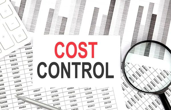 Cost Control Texto Sobre Papel Com Calculadora Caneta Sobre Fundo — Fotografia de Stock