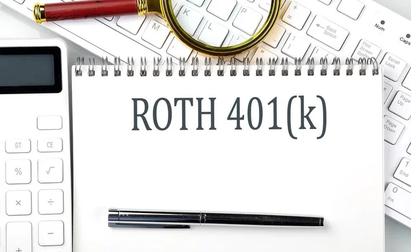 Roth 401K Texto Bloc Notas Con Calculadora Teclado Negocios —  Fotos de Stock