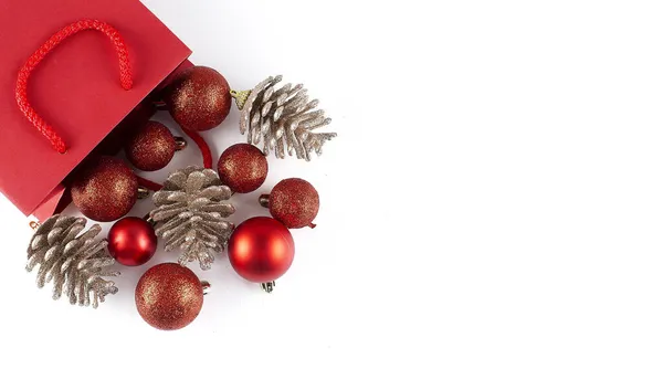 Decoração Natal Vermelho Pacote Com Bolas Natal Cones Fundo Branco Imagem De Stock