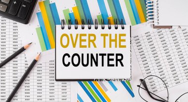 Not defterini COUNTER üzerinde metin, iş konsepti görüntüsü arkaplanda
