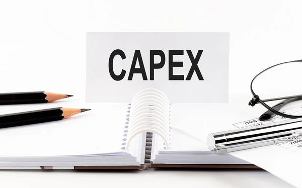 Texto Capex Sobre Cartão Papel Caneta Lápis Óculos Documentação Financeira — Fotografia de Stock