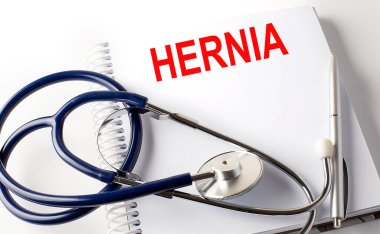 Steteskoplu beyaz arka planda kahramanlara mesaj at. Tıbbi konsept