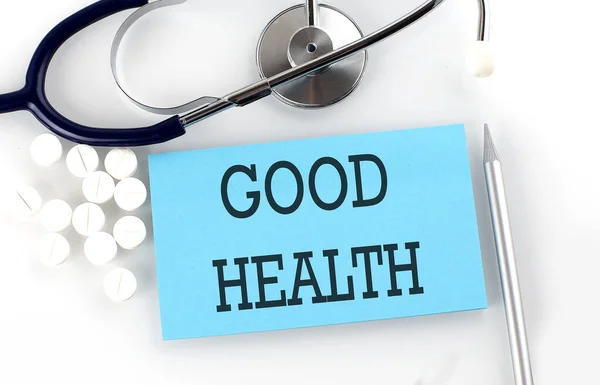 Text Gute Gesundheit Auf Einem Tisch Mit Stethoskop Pillen Und — Stockfoto