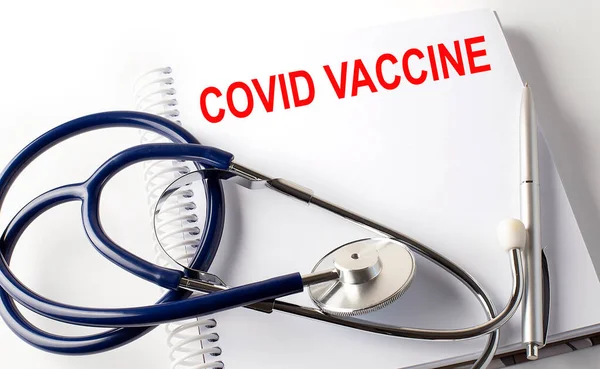 Tekst Goed Vaccine Een Witte Achtergrond Met Stethoscoop Medisch Concept — Stockfoto